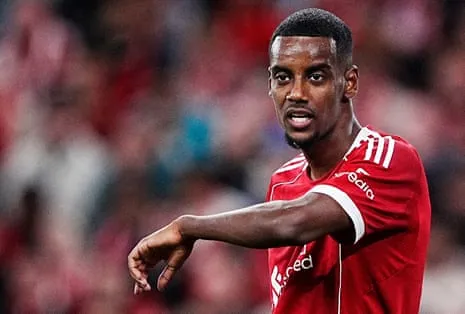 Alexander Isak's First Appearance Brings Star Power Amid Evident Lack of Match Fitness